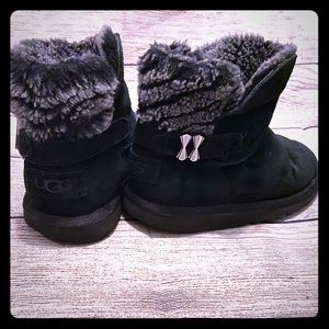 𝑼𝑮𝑮'𝒔: (Kids) Black boots with grey fur